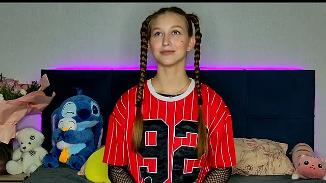 Snapshot of MissEmilyMiller chatting on October 2025 05:13:02 PM MissEmilyMiller online show from October 2025 05:13:02 PM