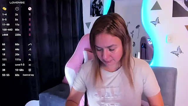 luciamature  online show from November 2025 07:01:02 PM