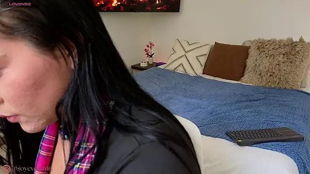 Evelyn  16 online show from November 2025 02:31:02 PM