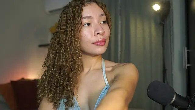 Snapshot of isabella-garcia- chatting on September 2025 12:50:01 PM isabella-garcia- online show from September 2025 12:50:01 PM