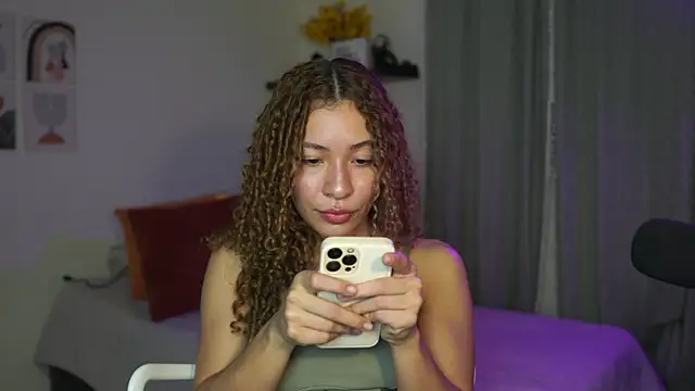 Snapshot of isabella-garcia- chatting on September 2025 12:55:02 AM isabella-garcia- online show from September 2025 12:55:02 AM