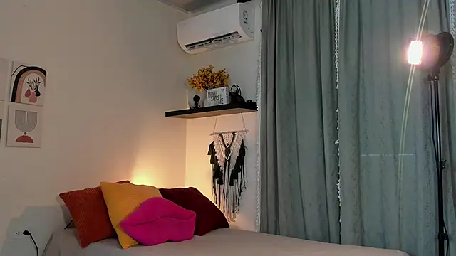 Snapshot of isabella-garcia- chatting on September 2025 08:36:01 PM isabella-garcia- online show from September 2025 08:36:01 PM