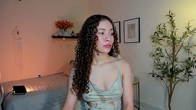 isabella-garcia- online show from April 2026 01:25:02 AM