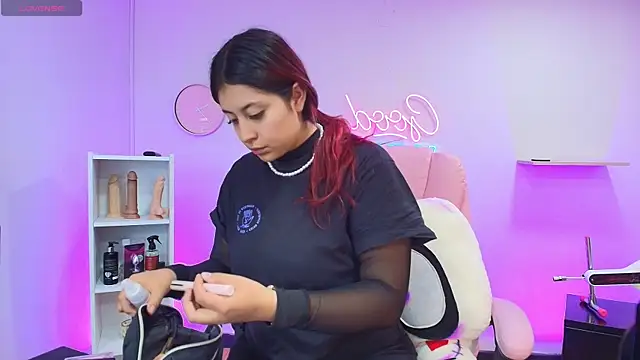 Aphriil   online show from October 2025 07:47:02 PM