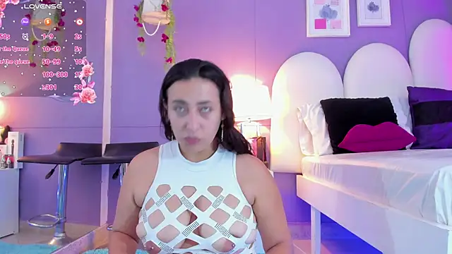 Snapshot of my_aleja_ chatting on October 2025 01:00:01 PM my aleja online show from October 2025 01:00:01 PM