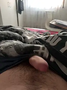 Snapshot of FrequentFew chatting on March 2026 05:00:02 AM FrequentFew online show from March 2026 05:00:02 AM