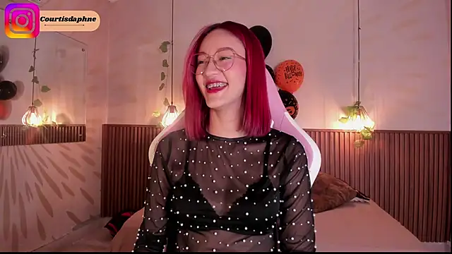 daphne courtis online show from October 2025 03:14:01 AM