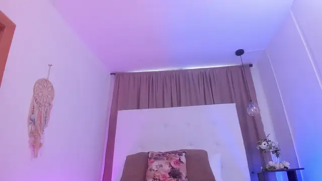 Snapshot of M0lly_Beckers chatting on October 2025 01:04:02 PM M0lly Beckers online show from October 2025 01:04:02 PM