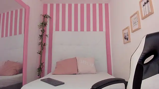 M0lly Beckers online show from January 2026 07:51:02 PM