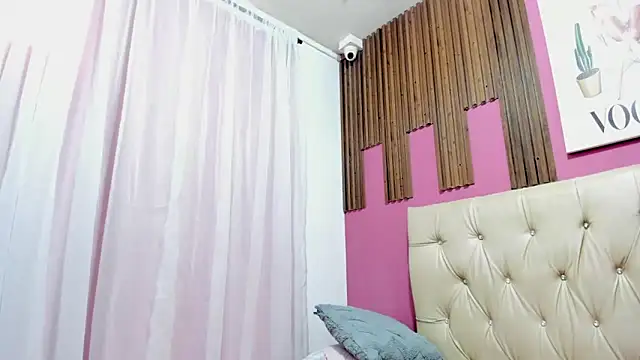 Snapshot of Lucia_Spear chatting on November 2025 12:49:01 PM Lucia Spear online show from November 2025 12:49:01 PM