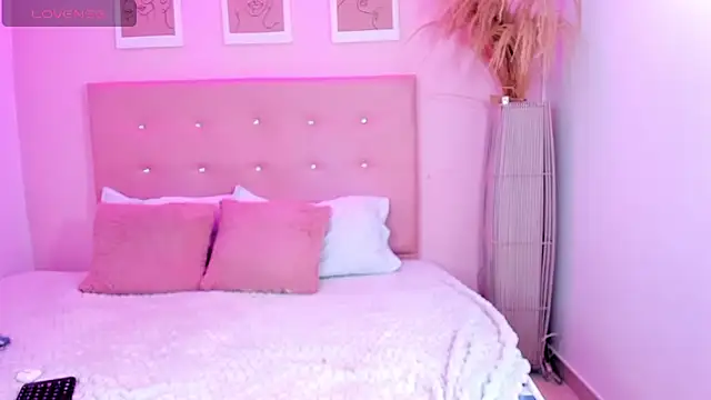 ANNIE DOLCE  online show from September 2025 09:08:02 PM