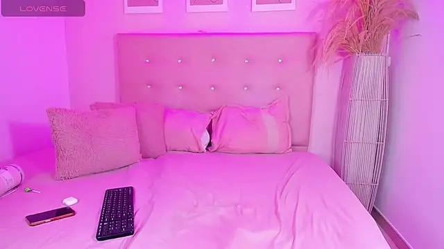 Snapshot of ANNIE_DOLCE_ chatting on February 2026 01:57:01 AM ANNIE DOLCE online show from February 2026 01:57:01 AM