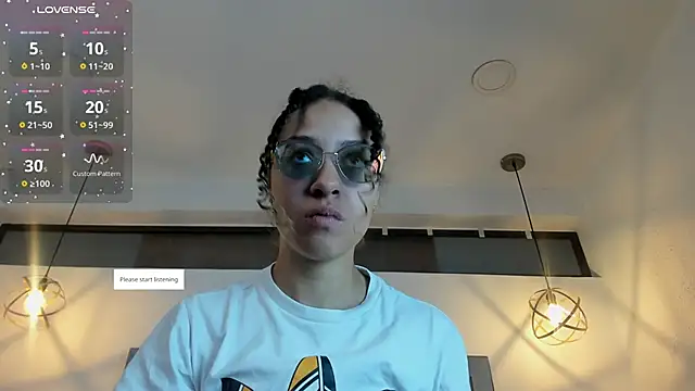 Hanna Cornee  online show from November 2025 02:06:01 PM