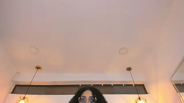 Hanna Cornee  online show from January 2026 01:38:01 PM