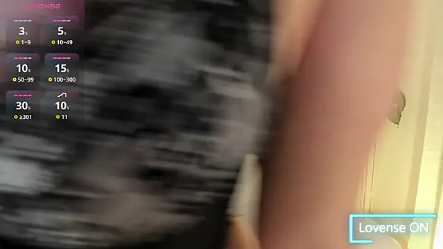 Snapshot of Lea_Joness chatting on October 2025 11:24:02 PM Lea Joness online show from October 2025 11:24:02 PM