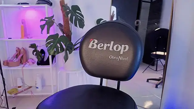 VickyGrey online show from November 2025 06:45:01 PM