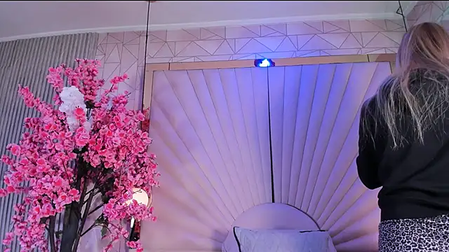 VesperVelvet online show from June 2026 05:12:02 AM