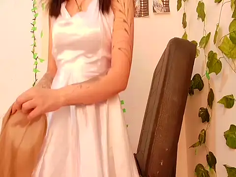 Snapshot of lucywhite13 chatting on September 2025 07:03:02 PM lucywhite13 online show from September 2025 07:03:02 PM