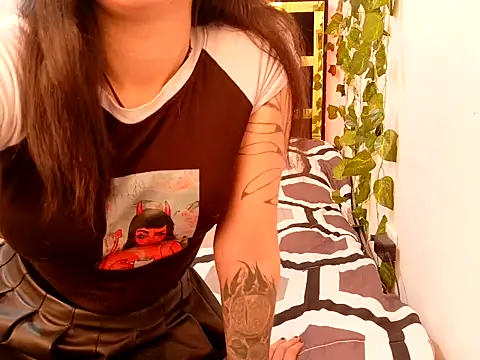 Snapshot of lucywhite13 chatting on September 2025 07:37:02 PM lucywhite13 online show from September 2025 07:37:02 PM