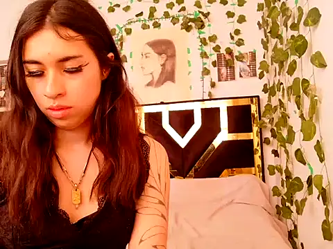 Snapshot of lucywhite13 chatting on October 2025 10:10:01 PM lucywhite13 online show from October 2025 10:10:01 PM