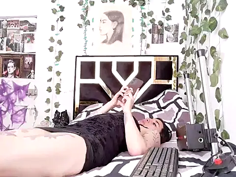 Snapshot of lucywhite13 chatting on November 2025 03:44:01 PM lucywhite13 online show from November 2025 03:44:01 PM