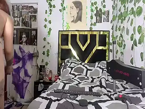 Snapshot of lucywhite13 chatting on December 2025 04:08:01 AM lucywhite13 online show from December 2025 04:08:01 AM