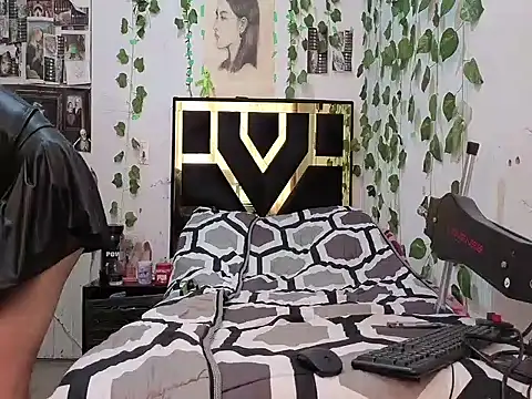 Snapshot of lucywhite13 chatting on December 2025 12:23:02 PM lucywhite13 online show from December 2025 12:23:02 PM