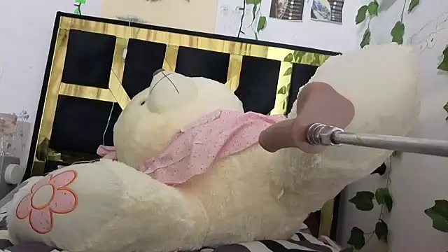 Snapshot of lucywhite13 chatting on January 2026 10:58:02 PM lucywhite13 online show from January 2026 10:58:02 PM