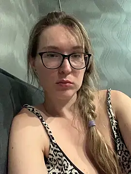 Snapshot of Jugira chatting on September 2025 11:15:02 PM Jugira online show from September 2025 11:15:02 PM