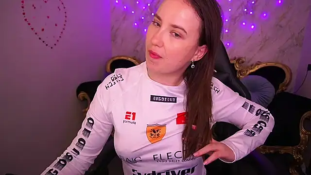 Snapshot of SofieBloom chatting on March 2026 04:05:02 AM SofieBloom online show from March 2026 04:05:02 AM