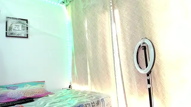 selena jhonson online show from October 2025 02:19:01 PM