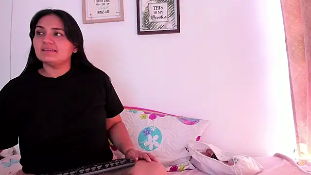 selena jhonson online show from November 2025 02:01:01 PM