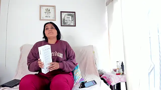 selena jhonson online show from February 2026 03:01:01 PM