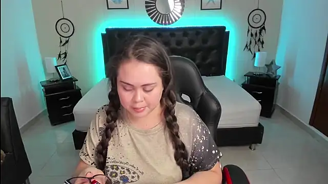 Snapshot of LolaVillalobos chatting on September 2025 03:05:01 PM LolaVillalobos online show from September 2025 03:05:01 PM