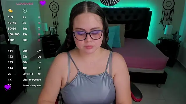 Snapshot of LolaVillalobos chatting on October 2025 01:53:02 PM LolaVillalobos online show from October 2025 01:53:02 PM