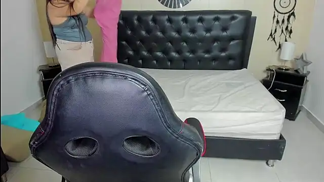 Snapshot of LolaVillalobos chatting on October 2025 12:58:01 PM LolaVillalobos online show from October 2025 12:58:01 PM