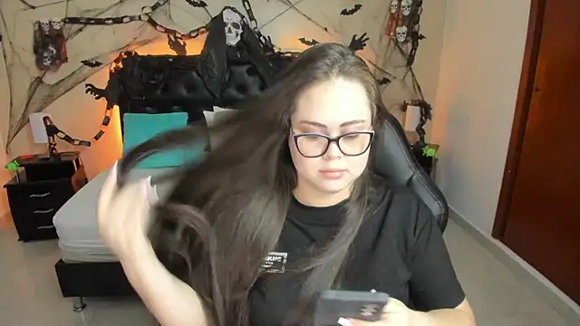 Snapshot of LolaVillalobos chatting on October 2025 02:07:02 PM LolaVillalobos online show from October 2025 02:07:02 PM