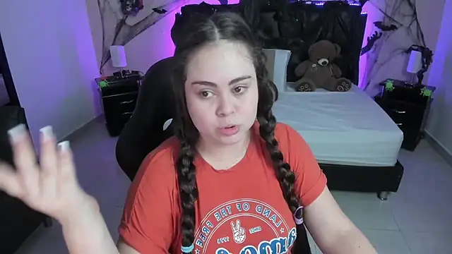 Snapshot of LolaVillalobos chatting on October 2025 12:06:01 PM LolaVillalobos online show from October 2025 12:06:01 PM