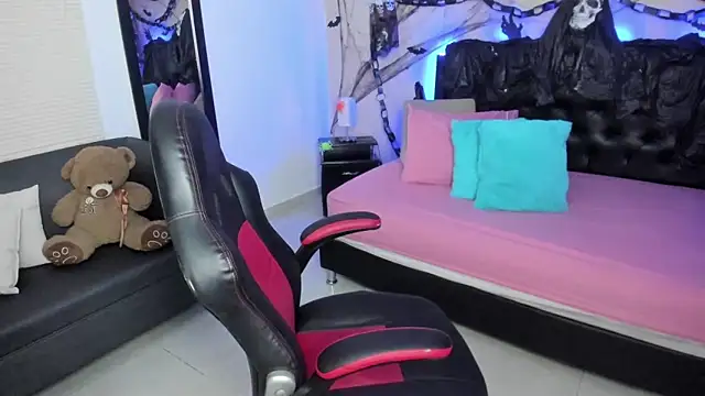 Snapshot of LolaVillalobos chatting on October 2025 07:19:02 PM LolaVillalobos online show from October 2025 07:19:02 PM