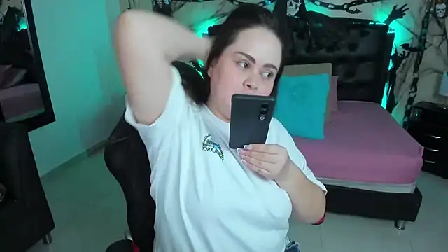 Snapshot of LolaVillalobos chatting on October 2025 02:21:02 PM LolaVillalobos online show from October 2025 02:21:02 PM