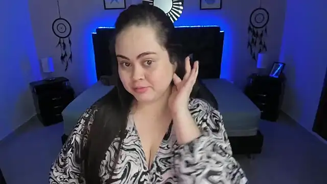 LolaVillalobos online show from November 2025 12:33:01 PM