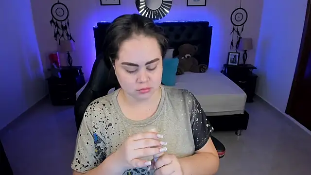 LolaVillalobos online show from April 2026 12:19:02 PM