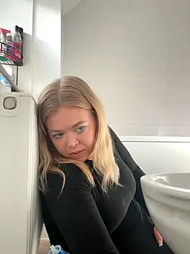 Snapshot of KaylaTrudi chatting on October 2025 09:41:01 AM KaylaTrudi online show from October 2025 09:41:01 AM