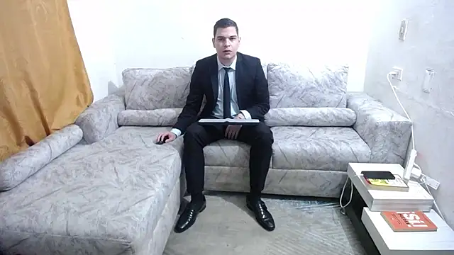 Victor Maitland online show from November 2025 08:00:01 PM