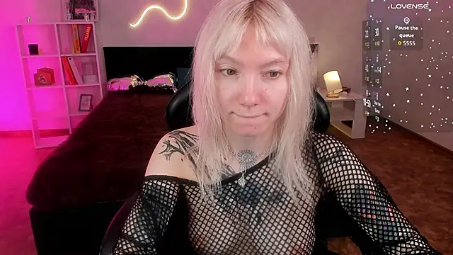 Snapshot of tattoo_art_baby chatting on April 2026 01:05:02 AM tattoo art baby online show from April 2026 01:05:02 AM