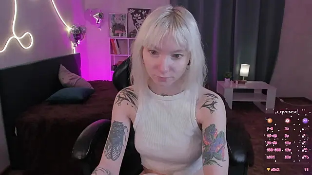 Snapshot of tattoo_art_baby chatting on May 2026 01:02:02 AM tattoo art baby online show from May 2026 01:02:02 AM