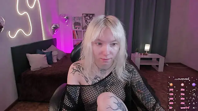 Snapshot of tattoo_art_baby chatting on May 2026 01:03:01 AM tattoo art baby online show from May 2026 01:03:01 AM