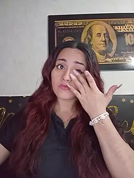 candy  fox  online show from December 2025 12:47:02 PM