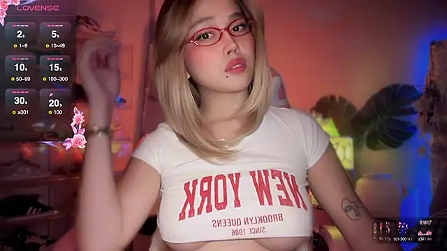 Snapshot of SarasayTS chatting on September 2025 04:54:02 PM SarasayTS online show from September 2025 04:54:02 PM