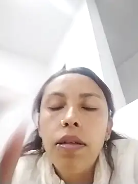 valeriasweet  online show from February 2026 11:20:01 PM